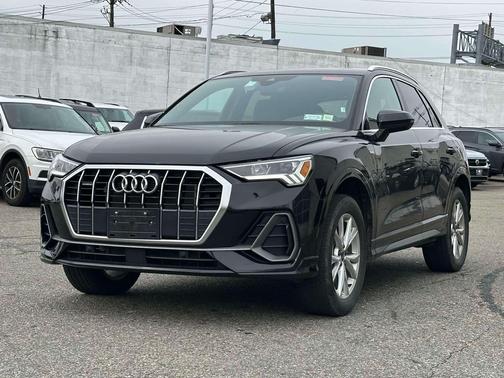 2025 Audi Q3 Premium 45 TFSI S line quattro Tiptronic