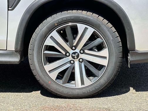 Mercury Gray Metallic 2025 Mitsubishi Outlander Sport 2.0 LE