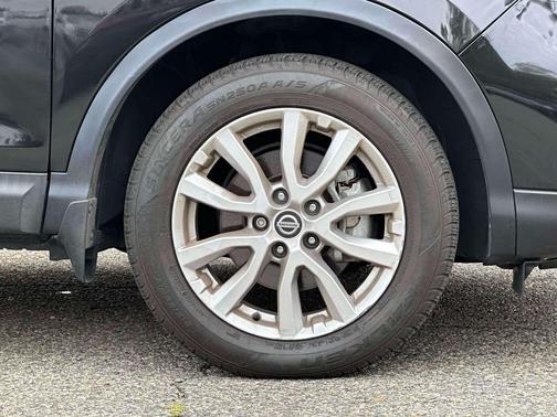 2022 Nissan Rogue Sport SV