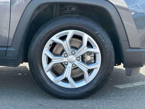 Baltic Gray Metallic Clearcoat 2024 Jeep Compass Latitude