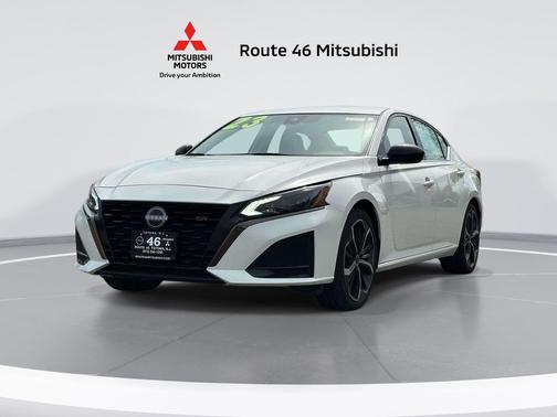 Glacier White 2023 Nissan Altima SR FWD