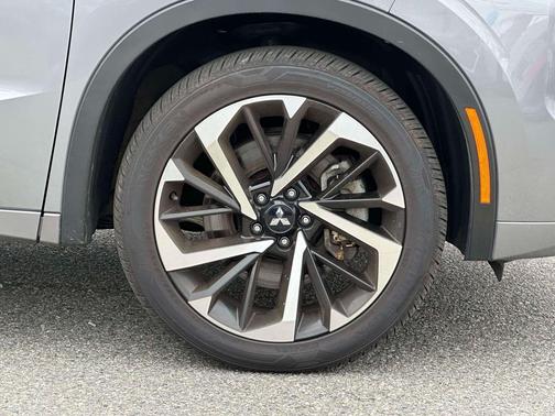 Mercury Gray Metallic/Black Roof 2023 Mitsubishi Outlander PHEV SEL