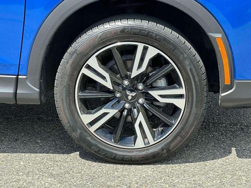 Lightning Blue 2024 Mitsubishi Eclipse Cross SE