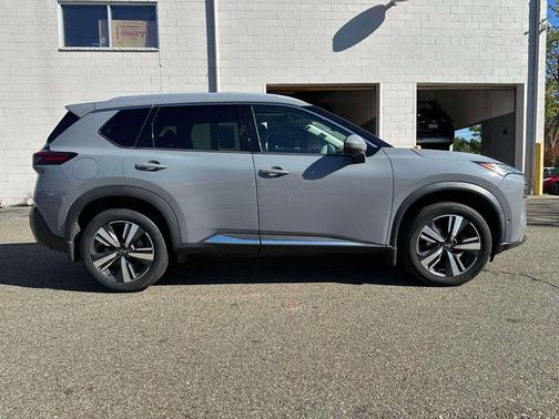 2022 Nissan Rogue SL