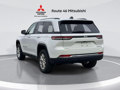 Bright White Clearcoat 2023 Jeep Grand Cherokee Limited