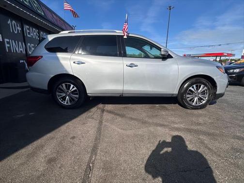 2020 Nissan Pathfinder SV