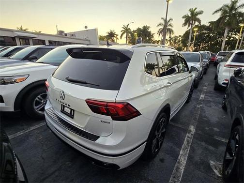 2023 Volkswagen Tiguan 2.0T SEL R-Line 4MOTION