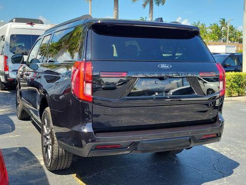 AGATE BLACK METALLIC 2025 Ford Expedition Max Platinum