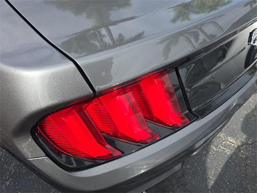 2022 Ford Mustang EcoBoost