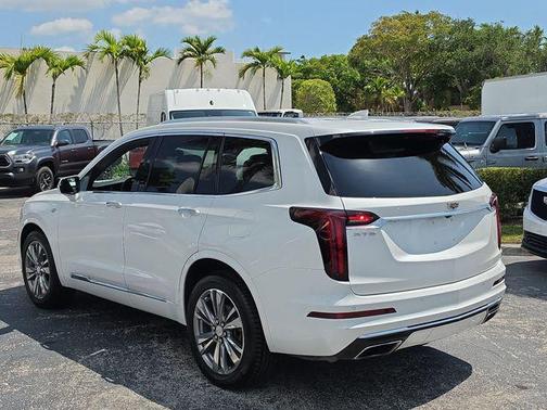 Crystal White Tricoat 2021 Cadillac XT6 Premium Luxury FWD