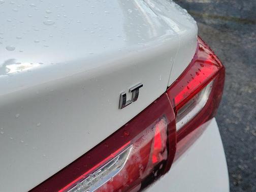 Summit White 2019 Chevrolet Malibu LT