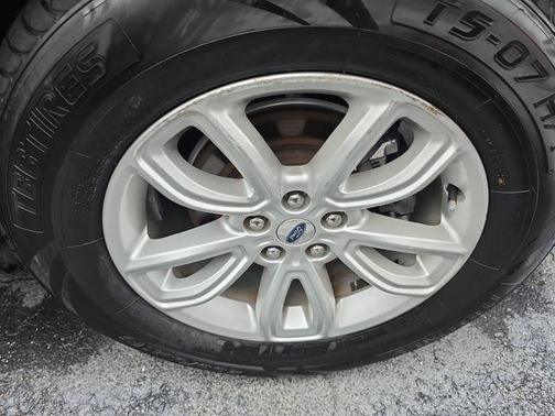 ICONIC SILVER METALLIC 2021 Ford Explorer Base