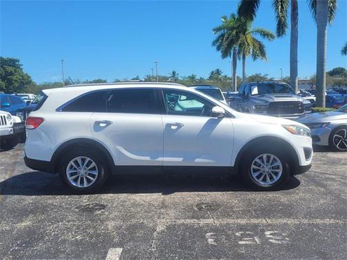 2017 Kia Sorento LX
