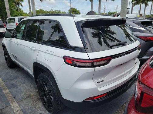 Bright White Clearcoat 2024 Jeep Grand Cherokee Limited