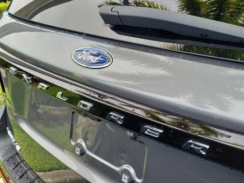 Carbonized Gray Metallic 2025 Ford Explorer Active