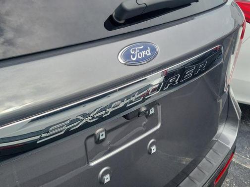 CARBONIZED GRAY METALLIC 2022 Ford Explorer XLT