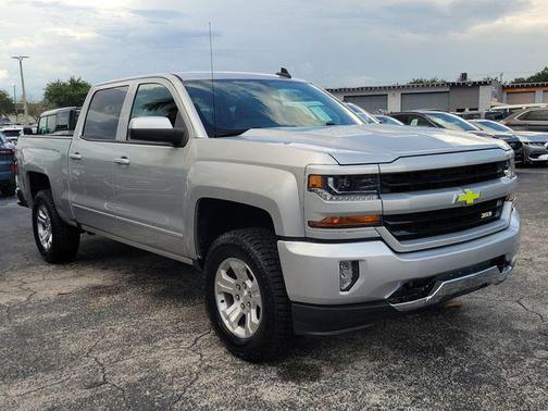 Silver Ice Metallic 2018 Chevrolet Silverado 1500 2LT