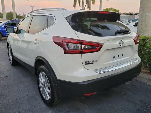 Pearl White Tricoat 2022 Nissan Rogue Sport SV