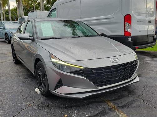 2022 Hyundai ELANTRA SEL