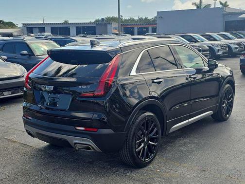 2022 Cadillac XT4 Premium Luxury