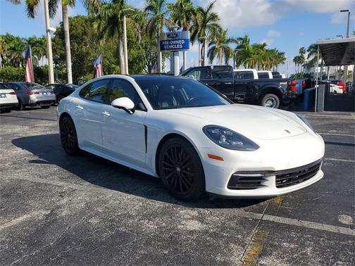 2018 Porsche Panamera 4