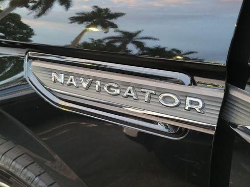 INFINITE BLACK MET CC 2024 Lincoln Navigator Premiere