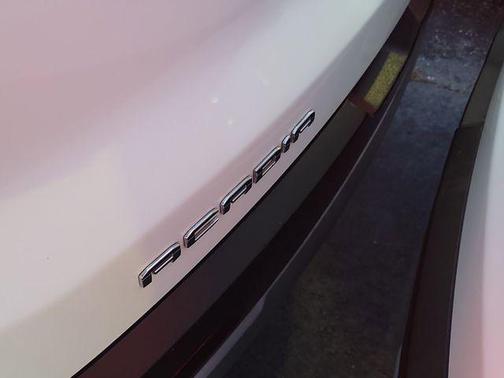 Summit White 2021 GMC Acadia FWD SLE