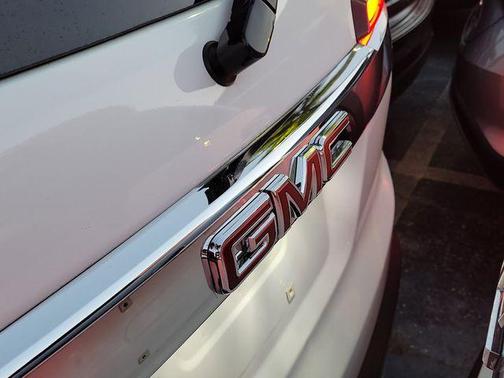 Summit White 2021 GMC Acadia FWD SLE