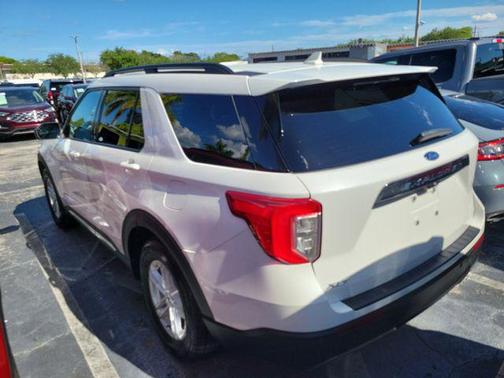 STAR WHITE MET TRI-COAT 2023 Ford Explorer XLT