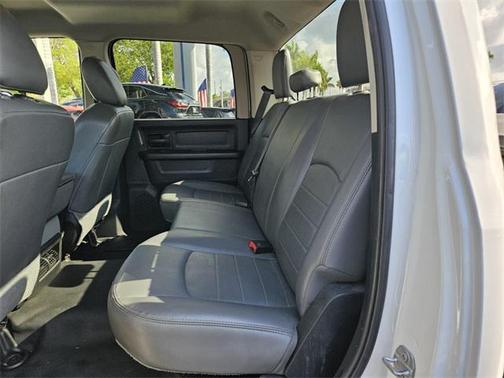 2018 RAM 3500 Tradesman Crew Cab 4x2 8' Box