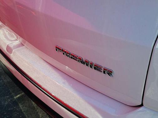 Summit White 2023 Chevrolet Traverse Premier