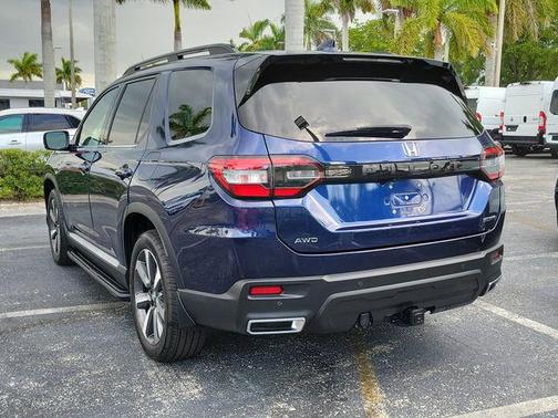 Obsidian Blue Pearl 2024 Honda Pilot Touring 8-Passenger