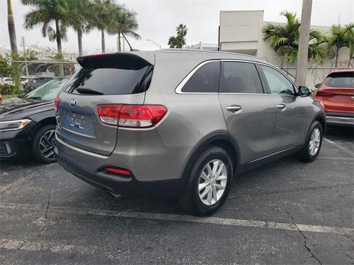 2017 Kia Sorento LX