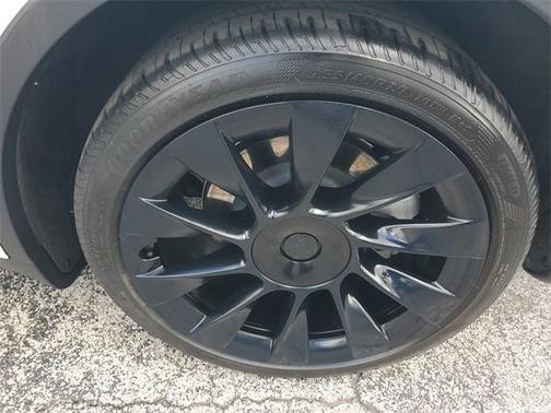 2024 Tesla Model Y Long Range Dual Motor All-Wheel Drive