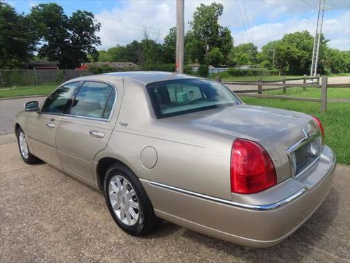 2006 Lincoln Town Car Signature