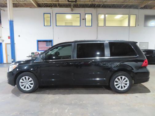 2012 Volkswagen Routan SE