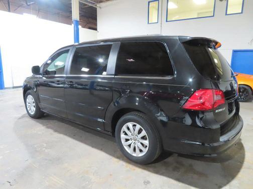 2012 Volkswagen Routan SE