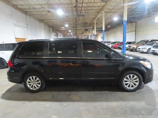 2012 Volkswagen Routan SE