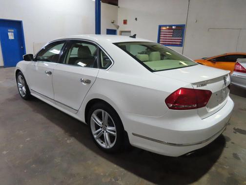2013 Volkswagen Passat 2.0 TDI SE w/ Sunroof