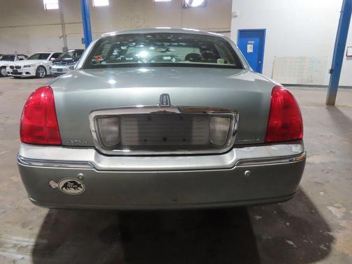 2003 Lincoln Town Car Signature