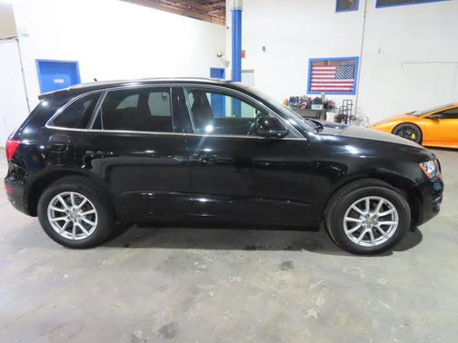 Black 2010 Audi Q5 3.2 Premium quattro