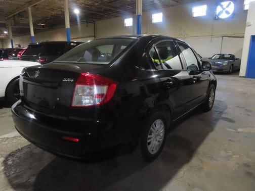 2013 Suzuki SX4 LE