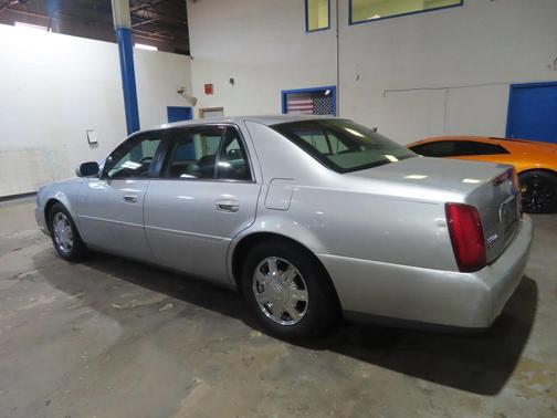 2004 Cadillac DeVille Base