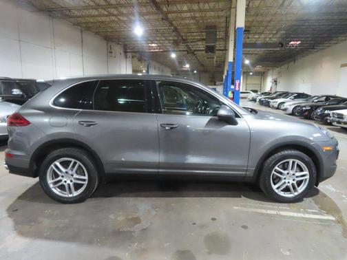 2017 Porsche Cayenne Platinum Edition