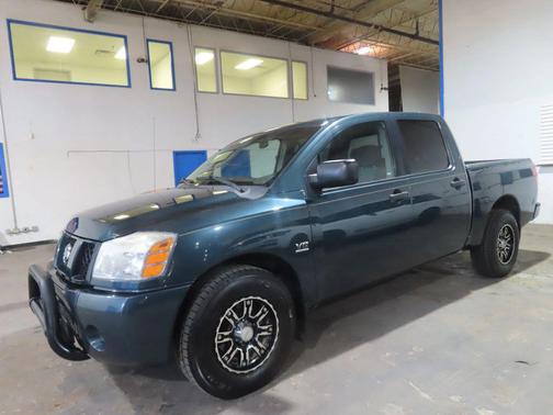 2004 Nissan Titan XE Crew Cab