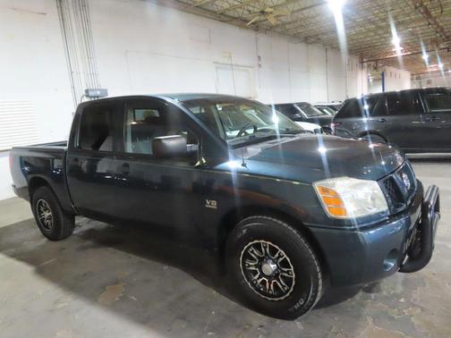 2004 Nissan Titan XE Crew Cab