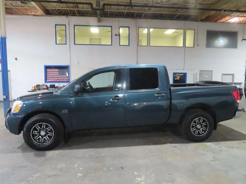 2004 Nissan Titan XE Crew Cab