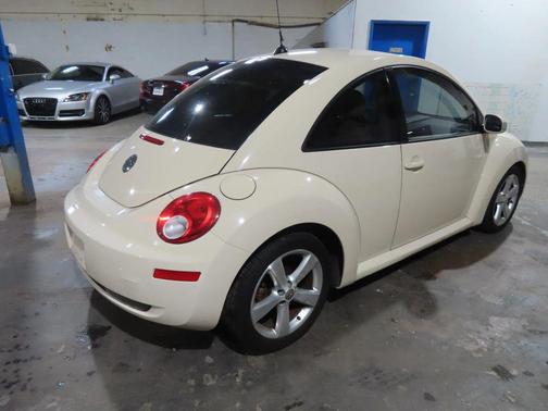 Gold 2006 Volkswagen New Beetle 2.5