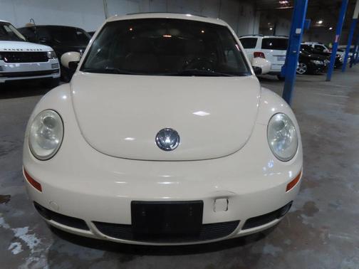 Gold 2006 Volkswagen New Beetle 2.5