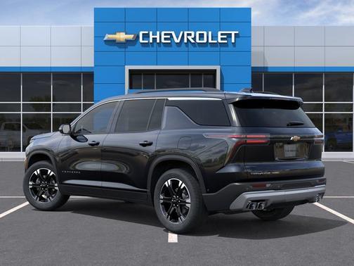 Mosaic Black Metallic 2027 Chevrolet Traverse LT